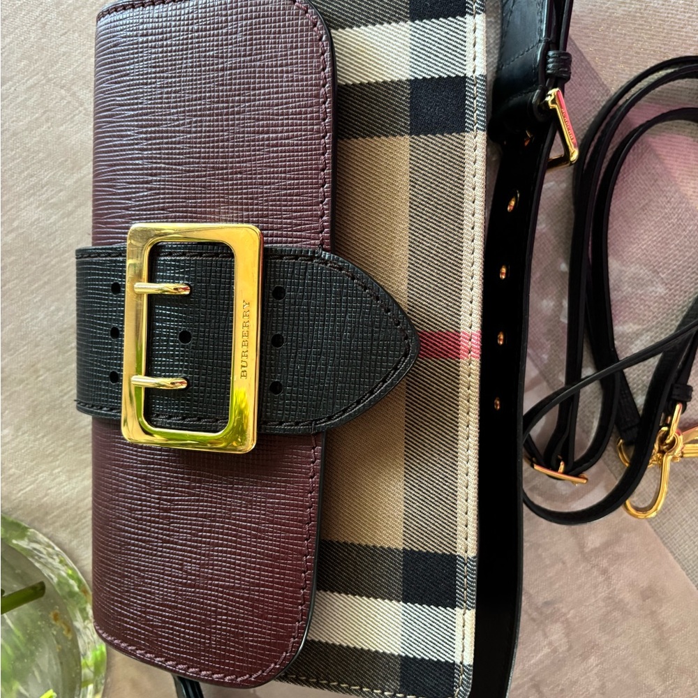 Classic Burberry, Black and Burgundy Checkered shoulder bag - Picture 13 of 16